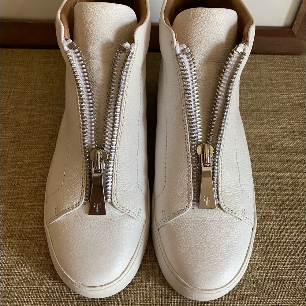Frye- Lena Zip Sneaker- 7.5 (recommended for 7)